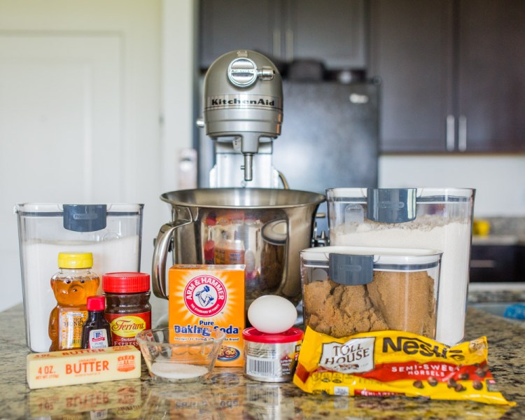 ISO 800 | f/2.8 | 1/80 | 35mm